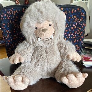 Jellycat Bo Bigfoot mythical creature nice condition